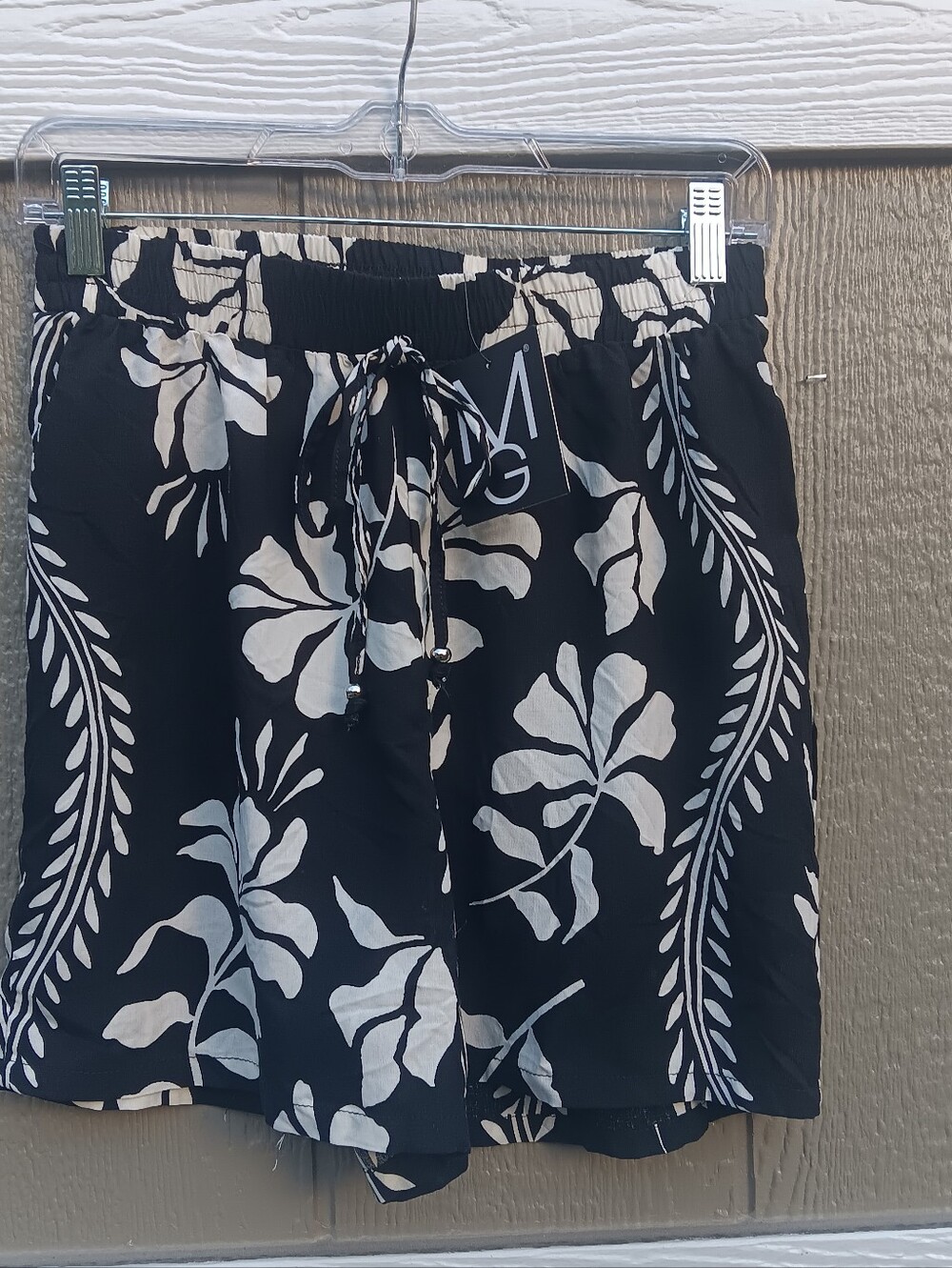 MLLE GABRIELLE NWT Black And White Lightweight Floral Shorts Size S